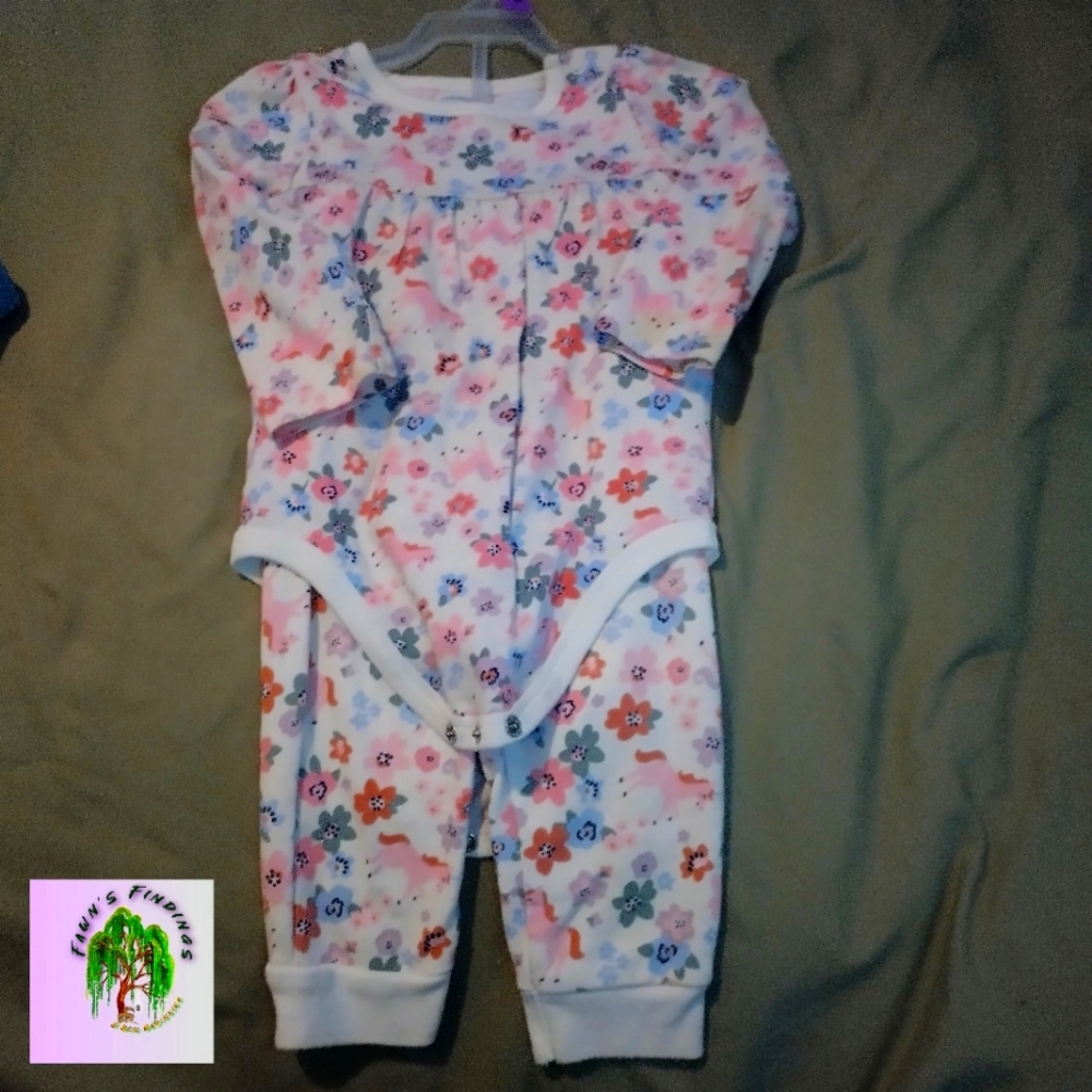 🌻5/$10 Girls Onesies w/Sweatpants bundle
